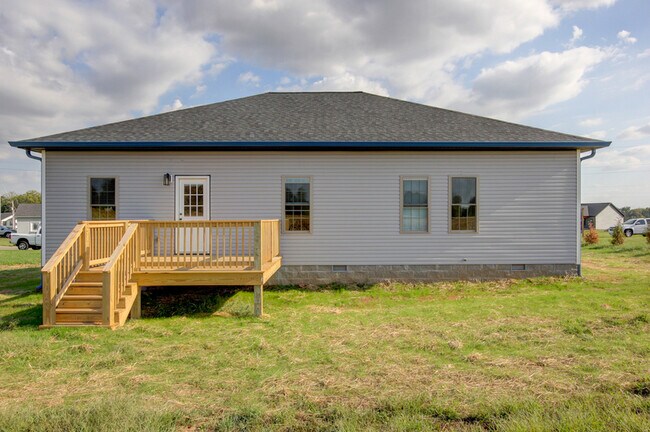 Building Photo - 102 Riverbend Dr