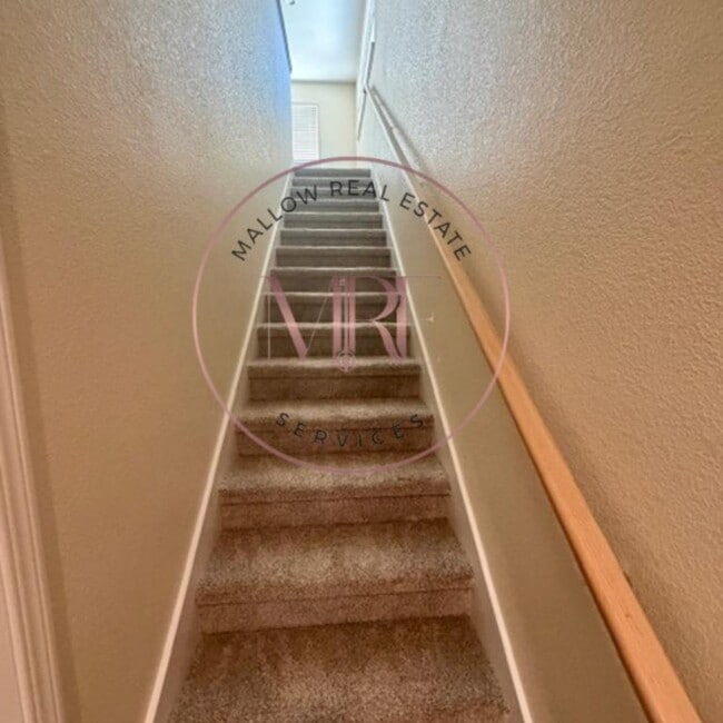 Building Photo - 1231 1/2 Eunice Dr