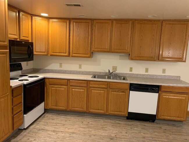 Building Photo - 609 Howard Pl