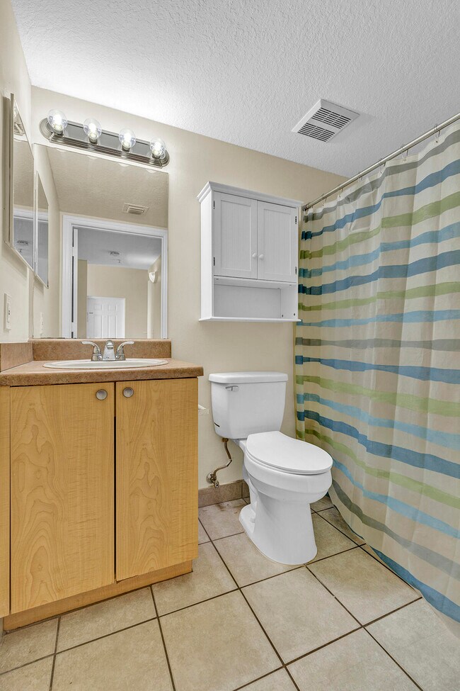 Building Photo - 521 Villa Cir
