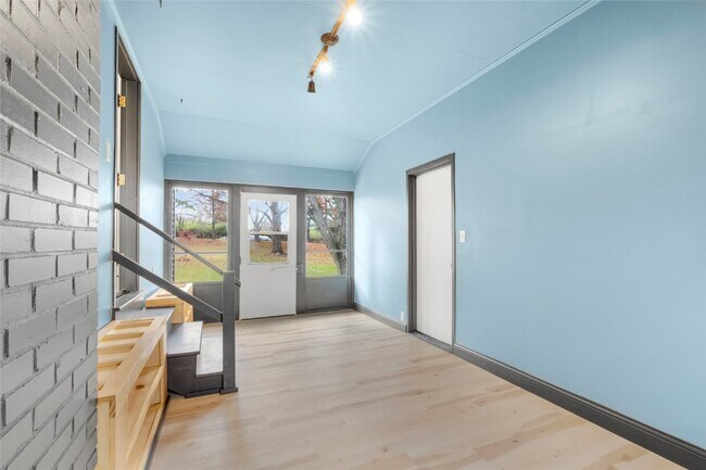 Building Photo - 84 Strecker Rd