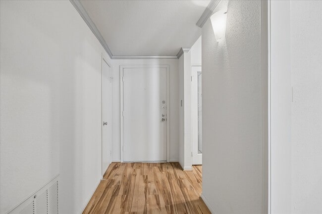 Building Photo - 2475 Underwood St