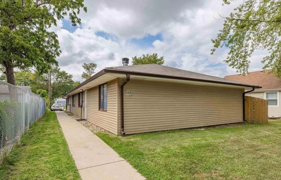 Building Photo - 1237 N 26th St