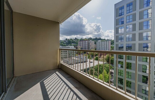 Building Photo - 1-Bedroom Condo on 14th floor of Harrison West - Corner Unit!