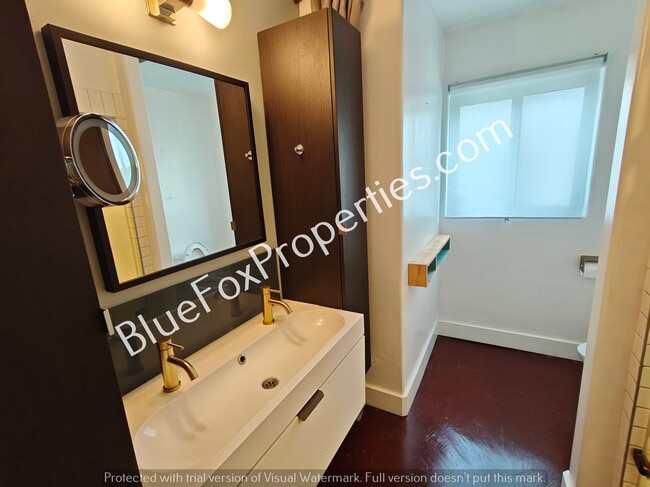 Building Photo - 3137 E Pima St