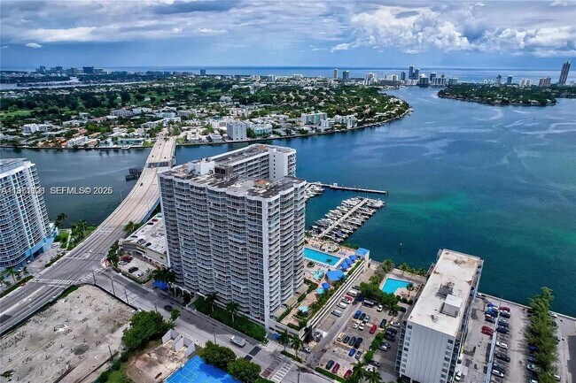 Building Photo - 7601 E Treasure Dr