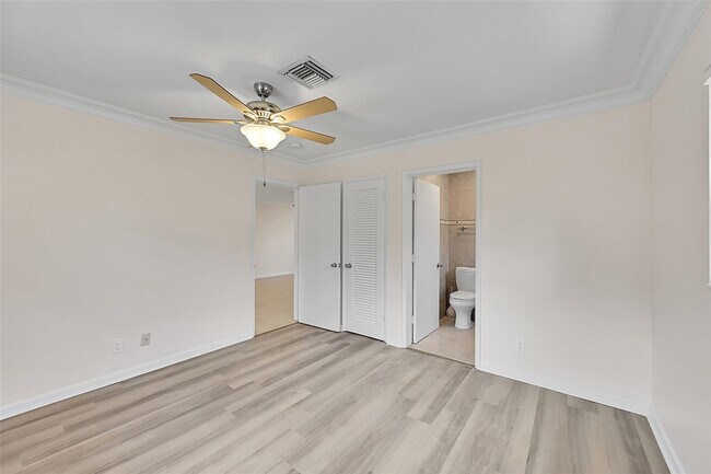 Building Photo - 2200 NE 54th St