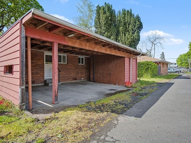 Building Photo - CHASD02