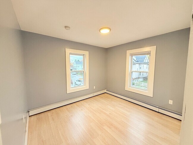 Building Photo - 116-118 Lawrence Street Unit 2