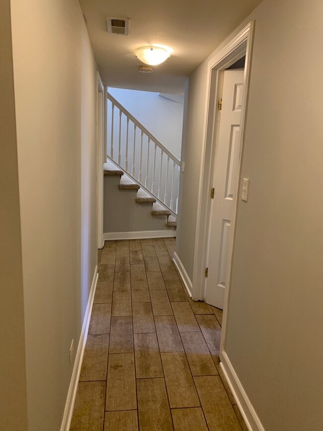 Building Photo - 1619 W Wallen Ave