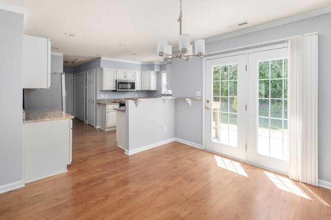 Building Photo - Lovely Two-Story Home in Weaverville