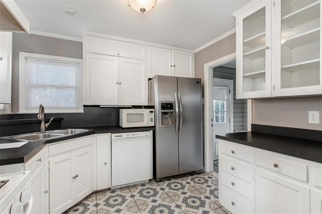 Building Photo - 8642 Daytonia Ave