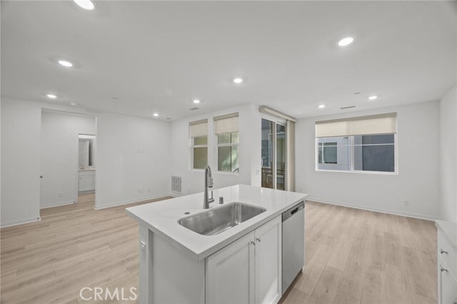 Building Photo - 980 N Tangent Privado