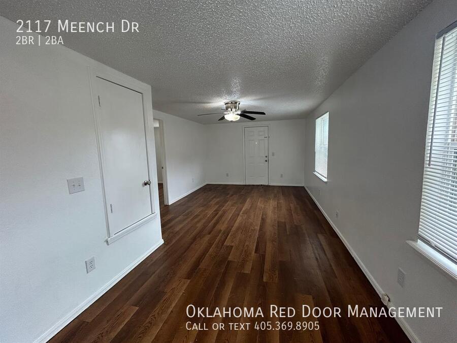 Building Photo - 2117 Meench Dr