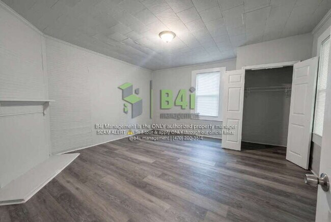 Building Photo - 108 International St