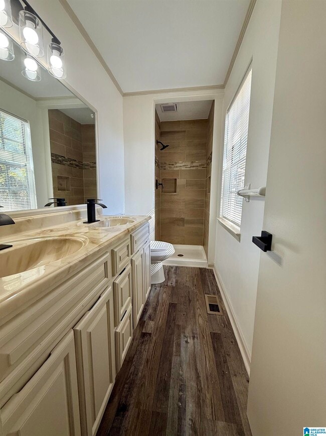 Building Photo - 648 Cort Cir NE