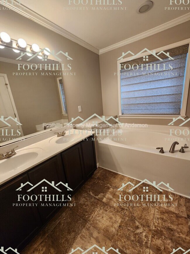 Building Photo - 1027 Whirlaway Cir