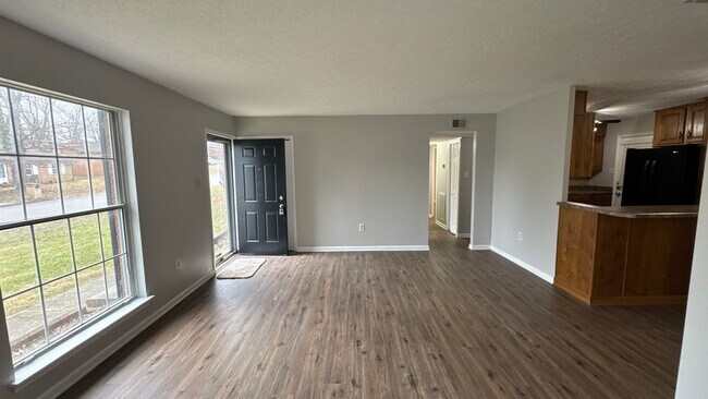 Building Photo - 4023 Summer Pl