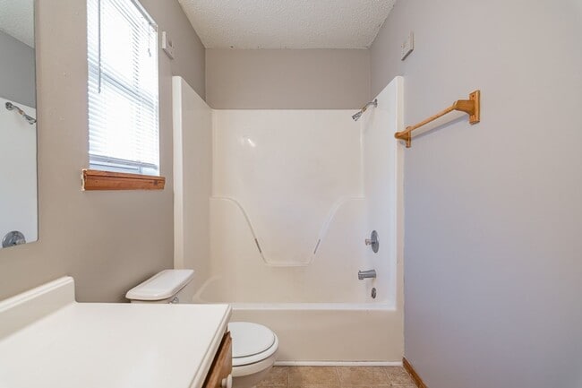 Building Photo - LEASING