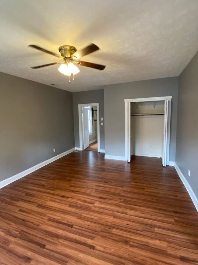 Building Photo - 401 N Augusta St