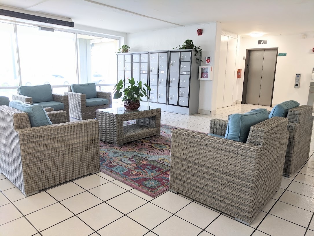 Lobby - 2211 Ala Wai Blvd
