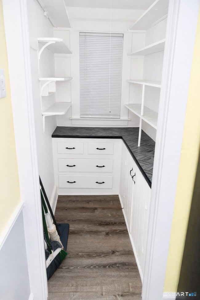 Building Photo - 65 Wooding St