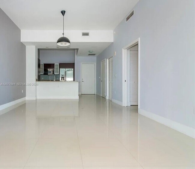 Building Photo - 950 Brickell Bay Dr