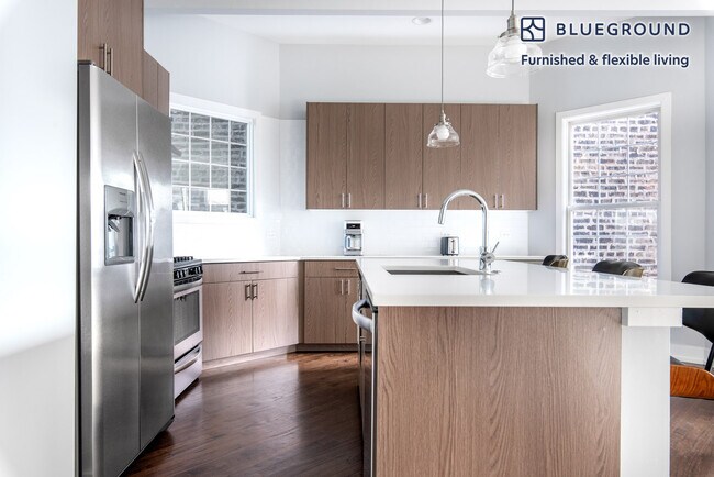 Building Photo - 1536 W Chicago Ave