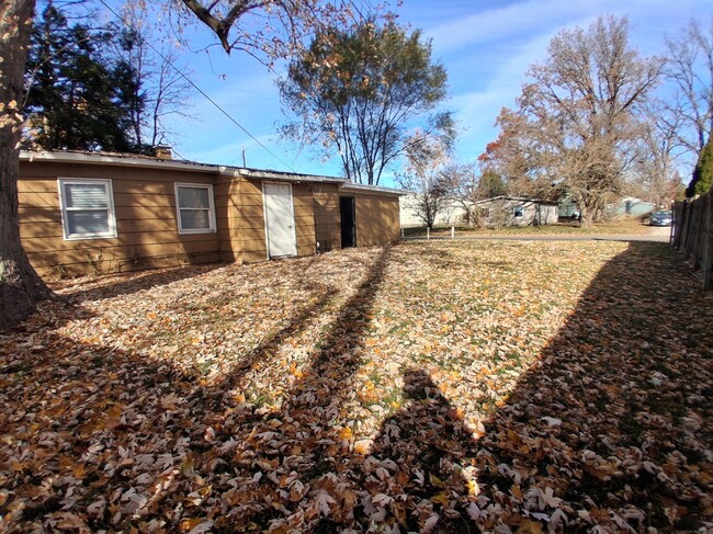 Building Photo - 619 Plum-