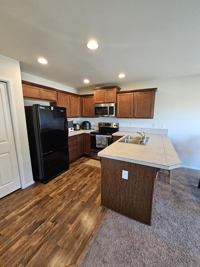 Building Photo - 2417 Fiddleback St NE