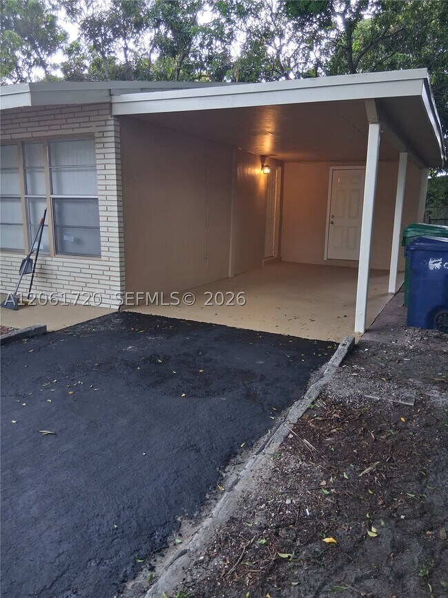 Building Photo - 3730 NW 4th Pl