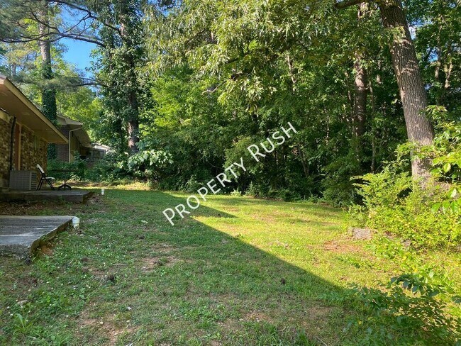 Building Photo - 7612 Bishop Dr