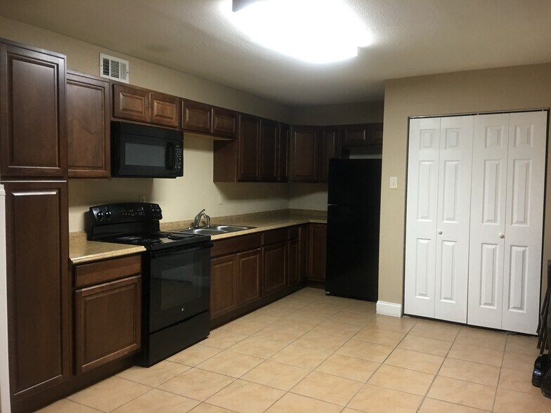 Building Photo - 2110 Willow St