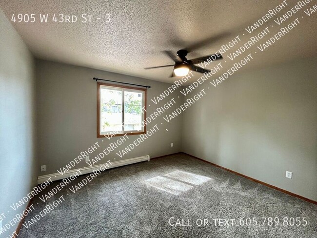 Building Photo - 4905 W 43rd St