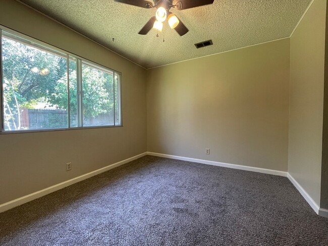 Building Photo - Southwood Home