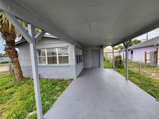 Building Photo - 1528 Avenue S