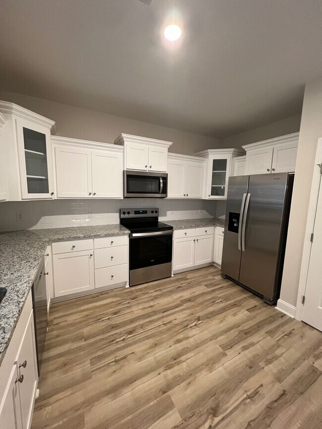 Building Photo - 3 Bed 2 Bath Home with Porches and Huge Ba...