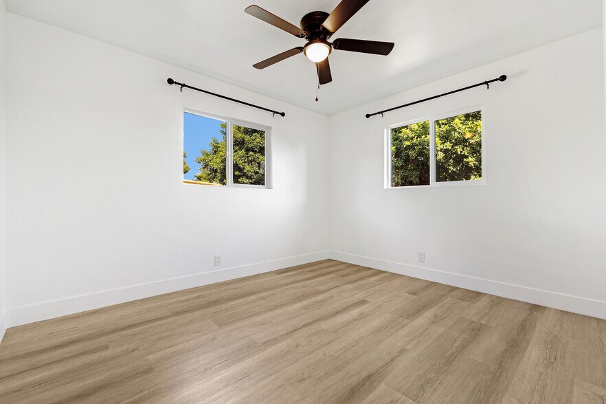 Building Photo - 205 Plymouth Dr