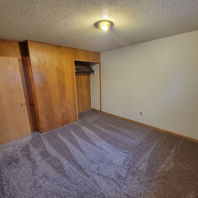 Building Photo - 3 Bed, 1 Bath Home for rent. One level liv...