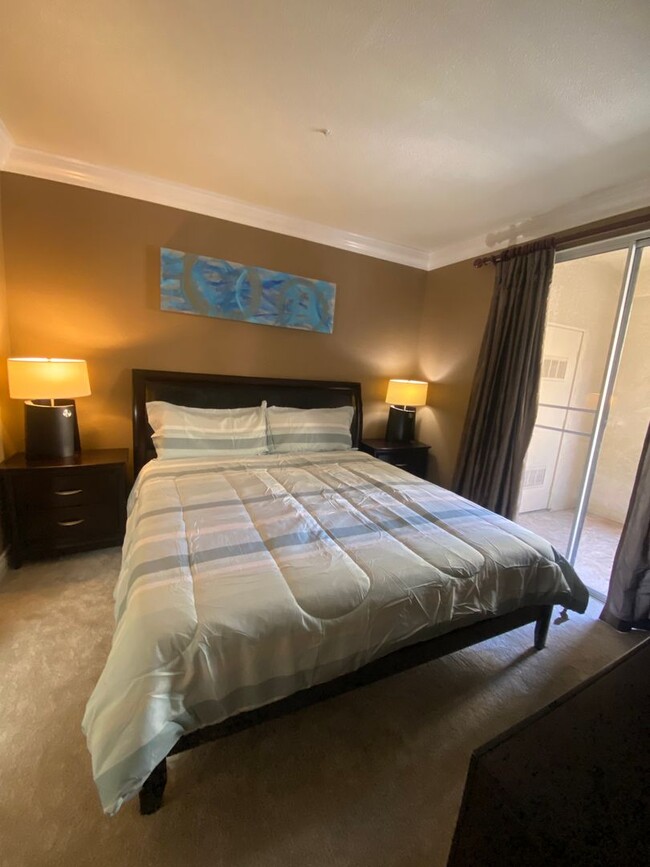 Building Photo - Fully furnished 2 bedroom unit in 24/7 gua...