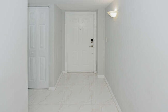 Building Photo - 1605 S US Hwy 1