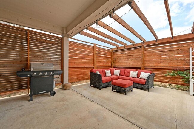 Building Photo - 291 Jarbridge Dr