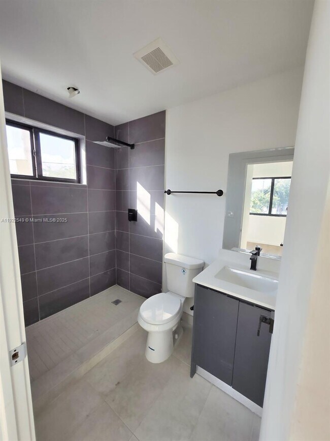 Building Photo - 753 NW 30th St