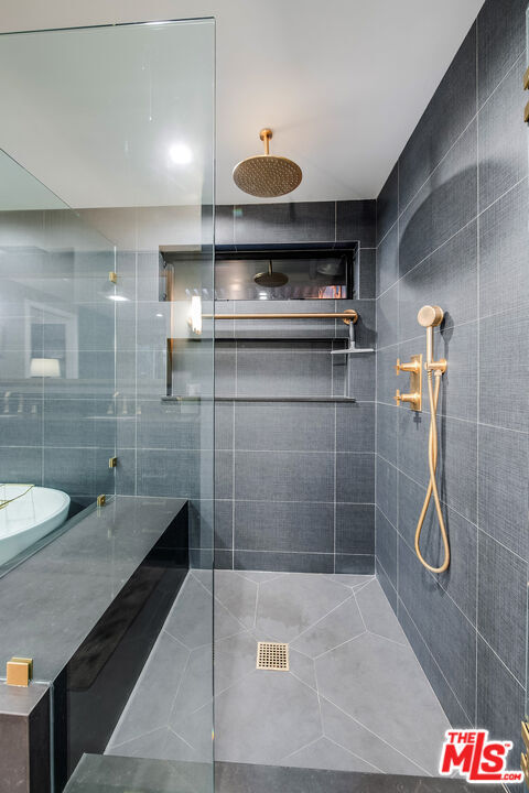 Building Photo - 4635 N Clybourn Ave