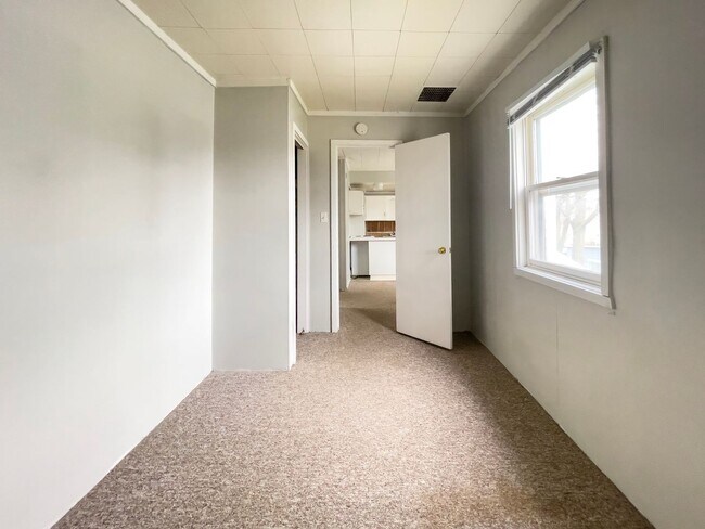 Building Photo - 830 W North St