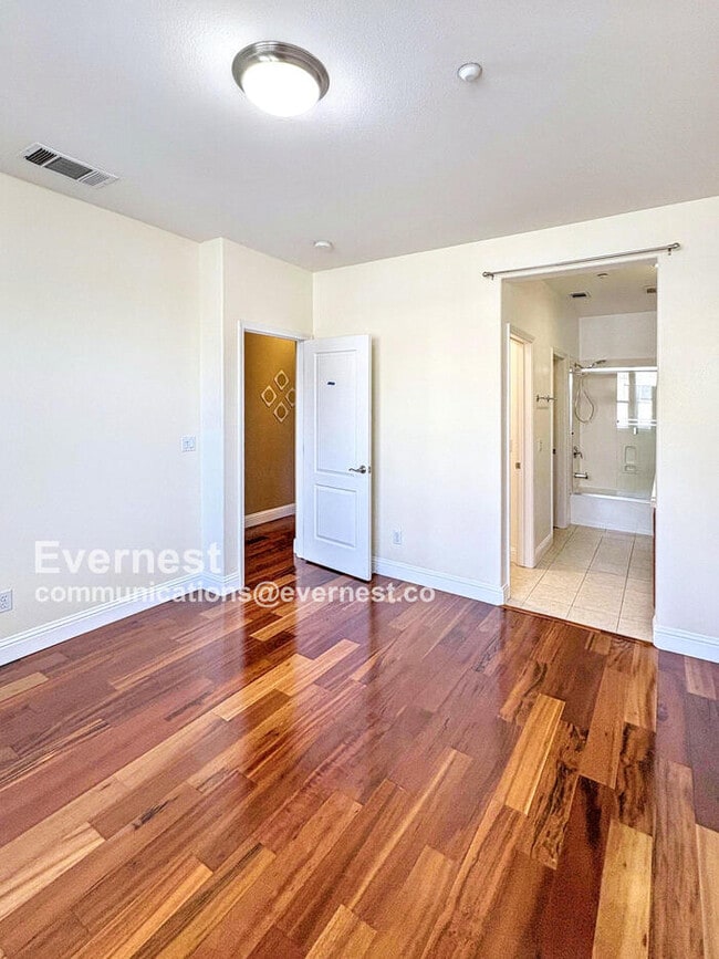 Building Photo - 1079 Westbury Dr