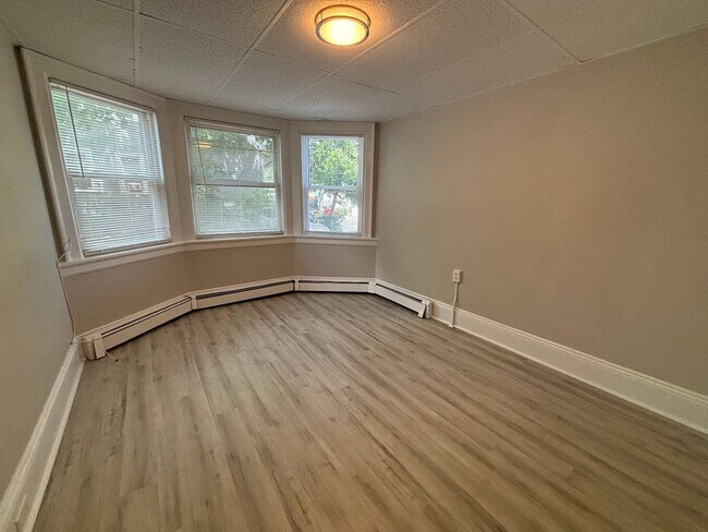 Building Photo - 565 Beach