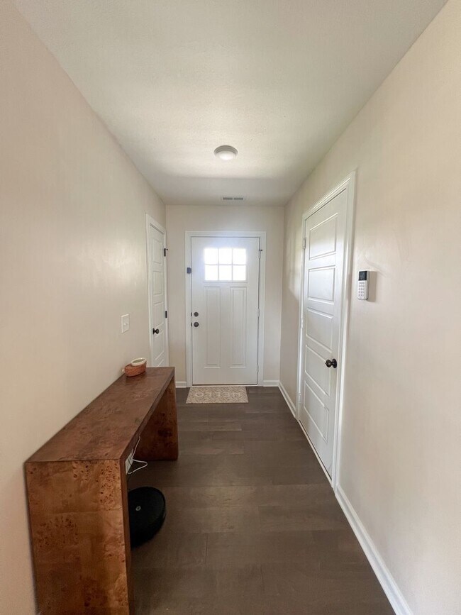Building Photo - Charming Ranch-Style Home on a Large Corne...