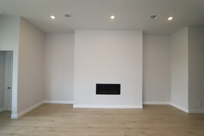 Building Photo - 1323 19th St