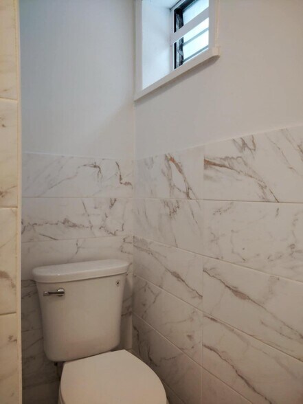 Building Photo - 556 W 161st St